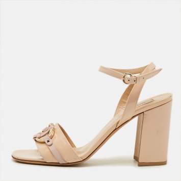 مملوكة مسبقًا Valentino VLogo Size 37.5 Beige Patent Leather Ankle Strap Sandals