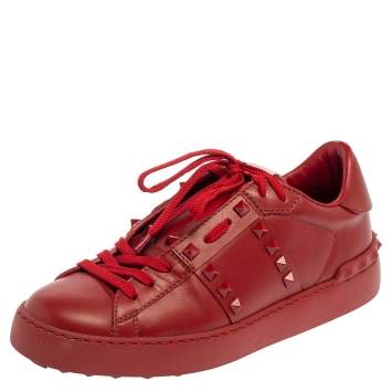 مملوكة مسبقًا Valentino Red Leather Rockstud Untitled Rosso Low Top Sneakers Size 38
