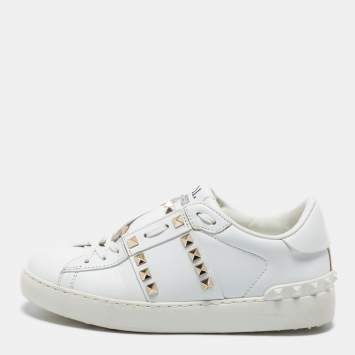 مملوكة مسبقًا Valentino White Leather Rockstud Low-Top Sneakers Size 36