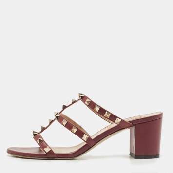 مملوكة مسبقًا Valentino Burgundy Leather Rockstud Slide Sandals Size 39
