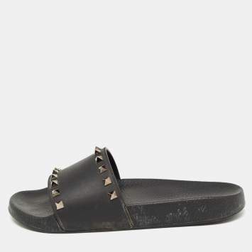 Pre Owned Valentino Black Rubber Rockstud Flat Slides Size 40