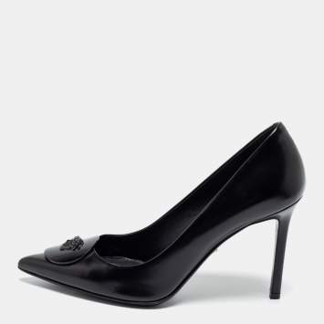 مملوكة مسبقًا Versace Black Patent Leather Medusa  Pumps Size 37