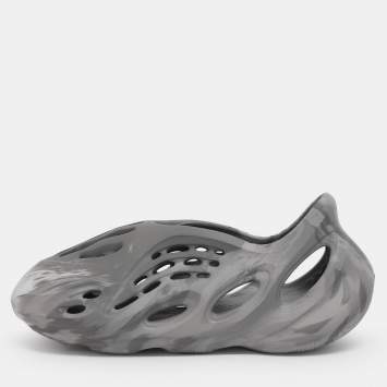 Pre Owned Yeezy x Adidas Grey Rubber Foam RNNR MXT Moon Gray Sneakers Size 40.5