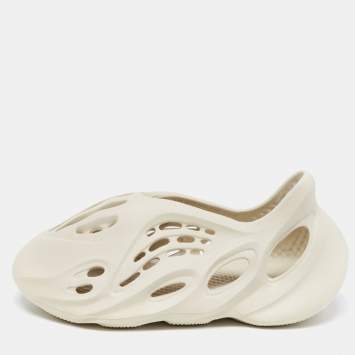 Pre Owned Yeezy x Adidas Cream Rubber Foam RNNR Sneakers Size 39