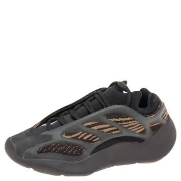 Pre Owned Yeezy x Adidas Brown/Black Knit Fabric and Rubber V3 700 Sneakers Size 40