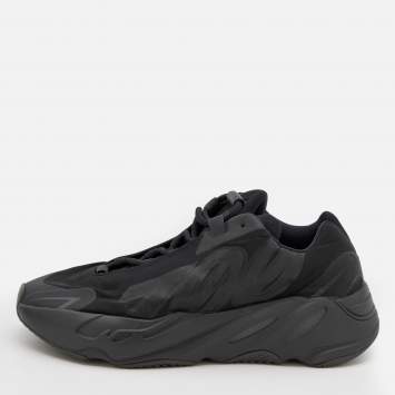 مملوكة مسبقًا Yeezy x Adidas Black Nylon and Rubber Boost 700 MNVN Triple Black Sneakers Size 40 2/3