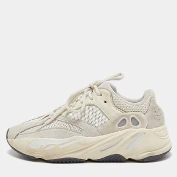 مملوكة مسبقًا Yeezy x Adidas White/Grey Suede and Leather Boost 700 Sneakers Size 38 2/3