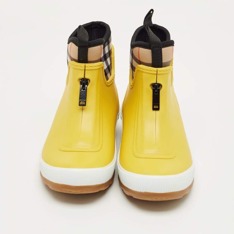 Pre Owned Burberry Yellow Rubber and Vintage Check Neoprene Rain Boots Size 33