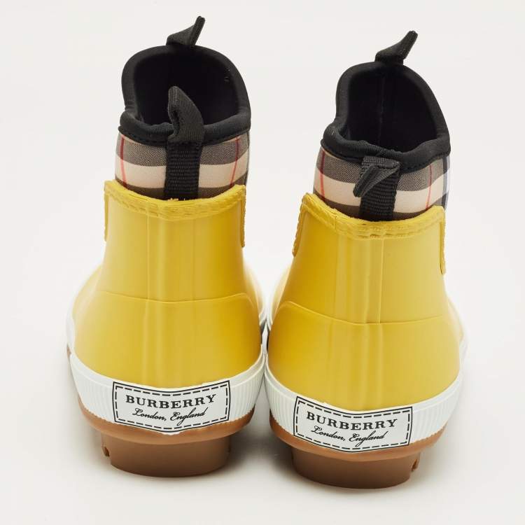 Pre Owned Burberry Yellow Rubber and Vintage Check Neoprene Rain Boots Size 33
