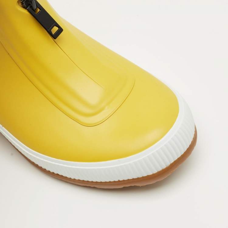 Pre Owned Burberry Yellow Rubber and Vintage Check Neoprene Rain Boots Size 33