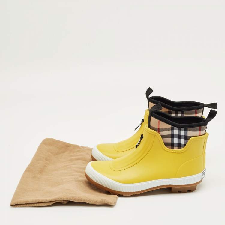 Pre Owned Burberry Yellow Rubber and Vintage Check Neoprene Rain Boots Size 33