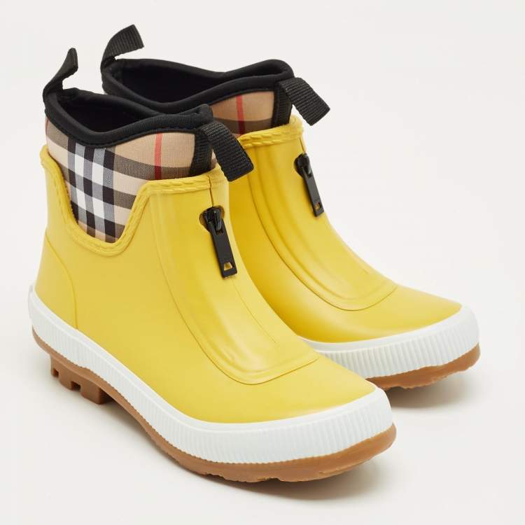 Pre Owned Burberry Yellow Rubber and Vintage Check Neoprene Rain Boots Size 29