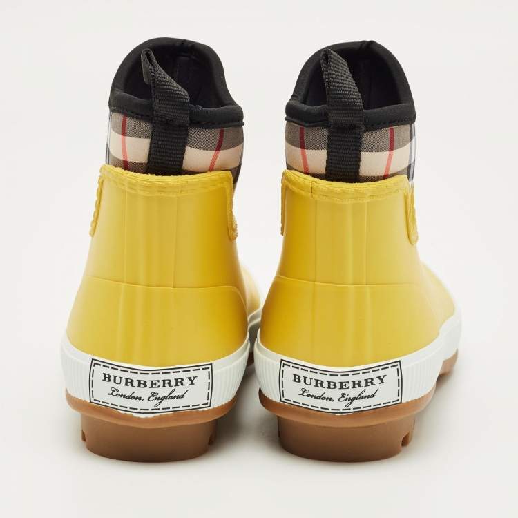 Pre Owned Burberry Yellow Rubber and Vintage Check Neoprene Rain Boots Size 29