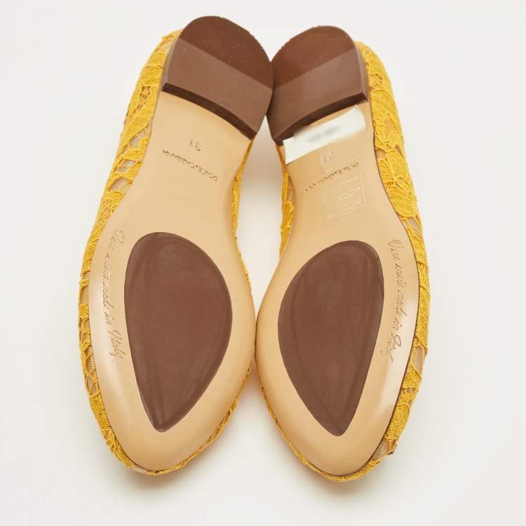 Pre Owned Dolce & Gabbana Yellow Lace Bellucci Ballet Flats Size 31