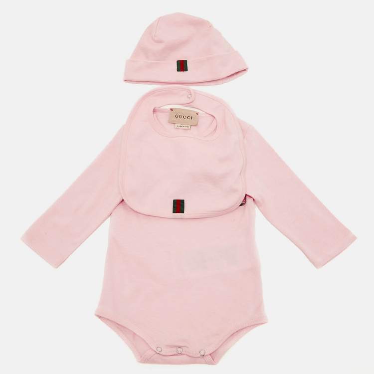 مملوكة مسبقًا Gucci Baby Pink Vintage Logo Print Cotton Set 0/3M