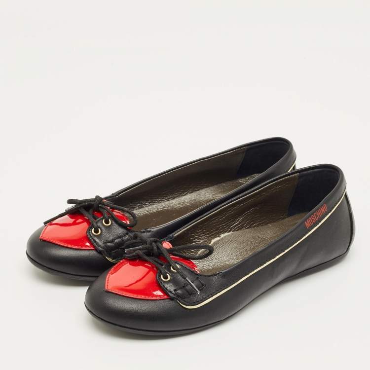 Pre Owned Moschino Red/Black Patent and Leather Heart Ballet Flats Size 33