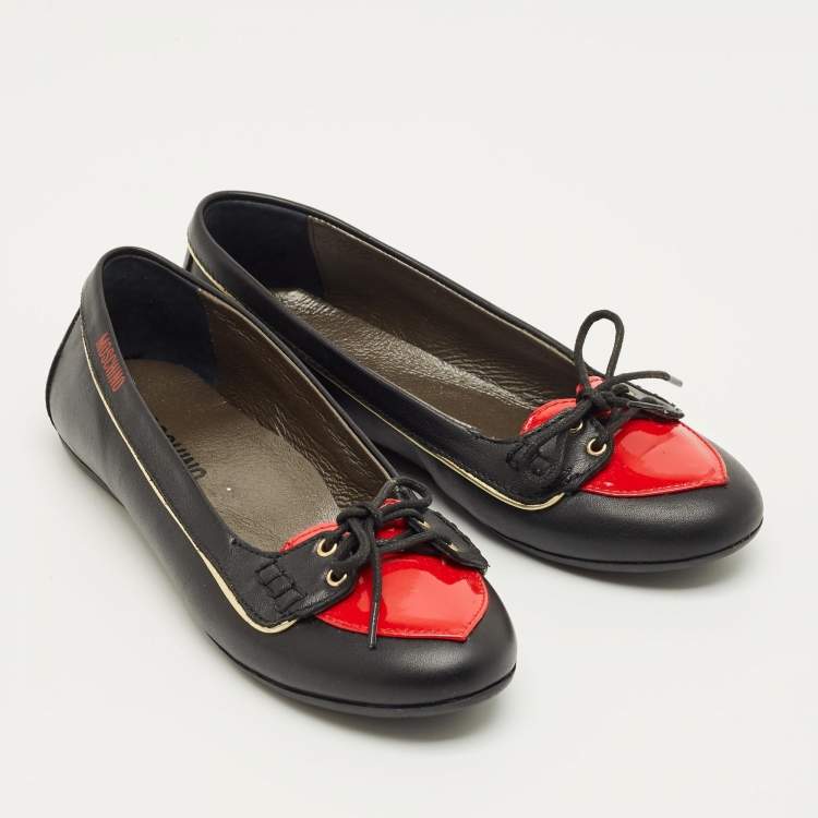 Pre Owned Moschino Red/Black Patent and Leather Heart Ballet Flats Size 33