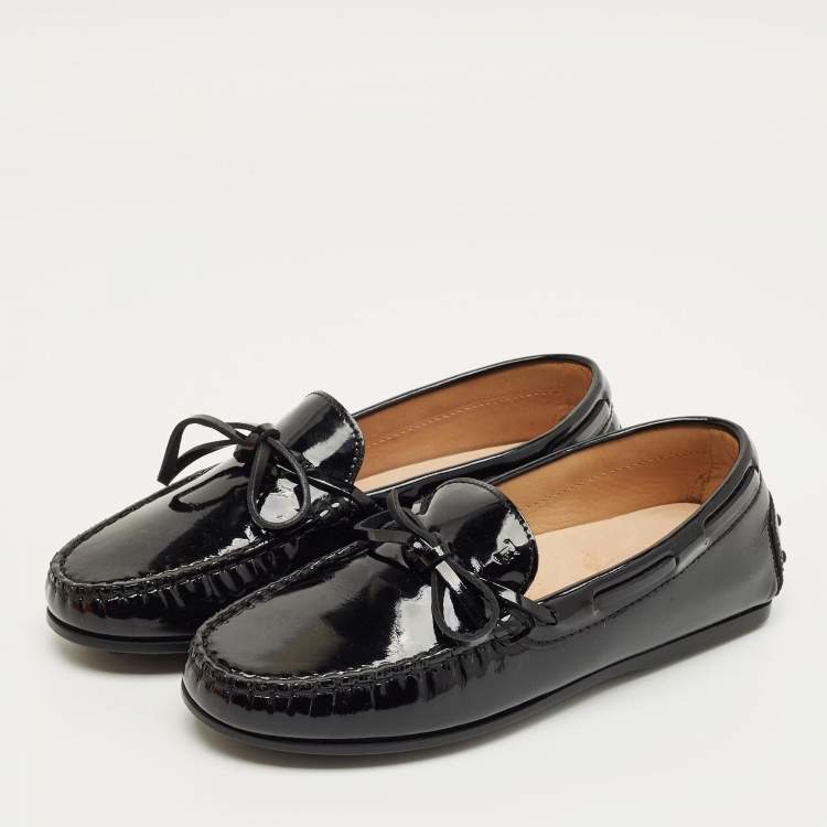 مملوكة مسبقًا Tod's Black Patent Leather Driving Loafers Size 34
