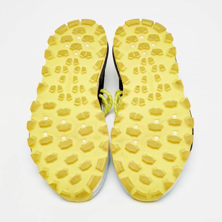 Pre Owned حذاء رياضي فاريل وأديداس هيومان ريس أحمر مقاس 42