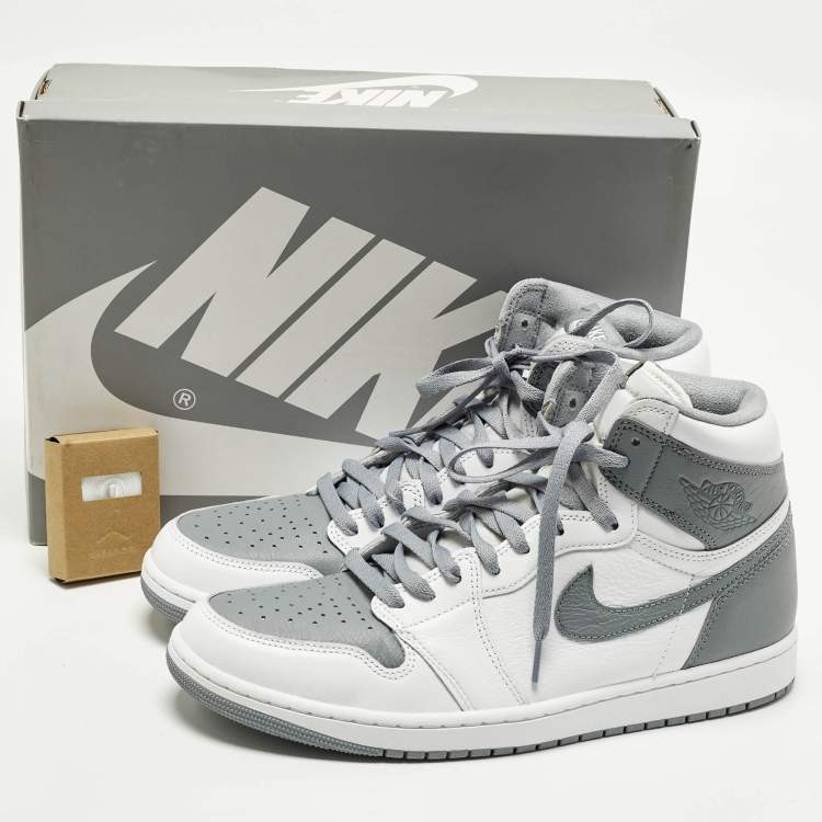 مملوكة مسبقًا Air Jordans Jordan 1 Retro High OG Stealth Size 46 Grey/White Leather High Top Sneakers