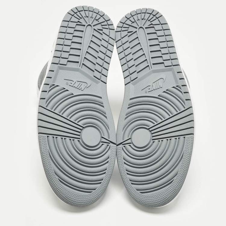 مملوكة مسبقًا Air Jordans Jordan 1 Retro High OG Stealth Size 46 Grey/White Leather High Top Sneakers
