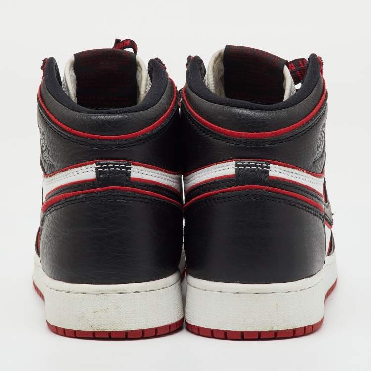 Pre Owned Air Jordans Black/White Leather Jordan 1 Retro High Bloodline Sneakers Size 37.5