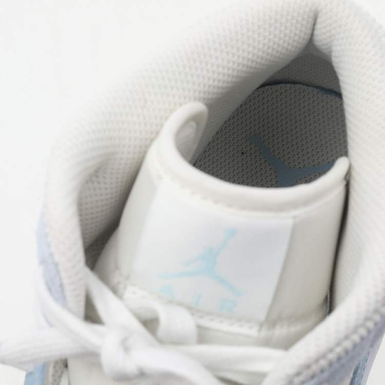 مملوكة مسبقًا Air Jordans White-Light Blue Leather And Suede 1 Retro COJP Sneakers Size 47