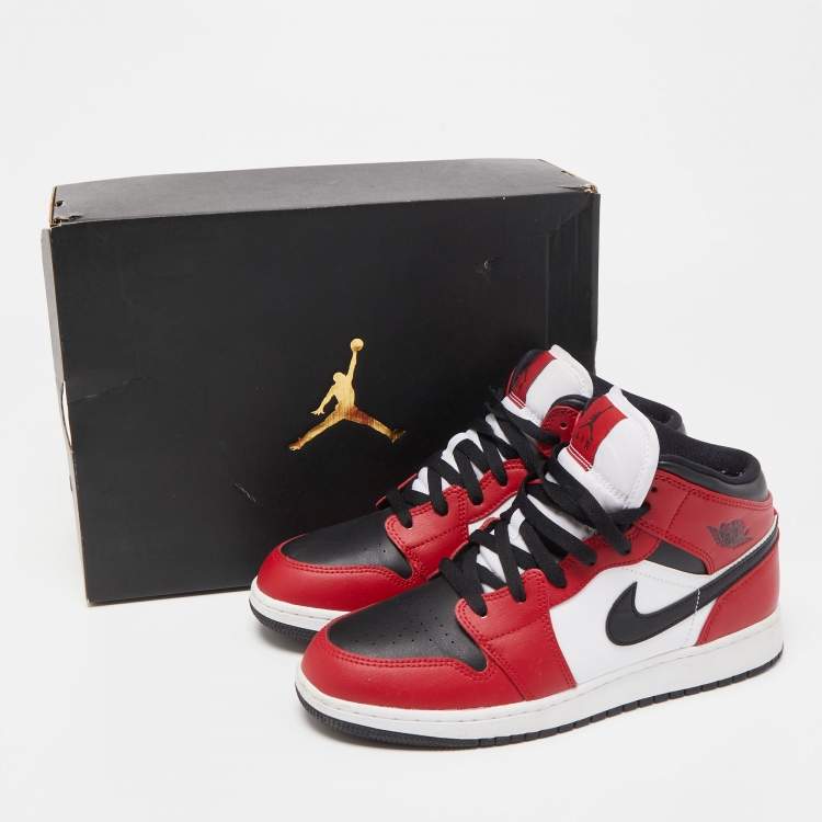 Pre Owned Air jordan Red/White Leather Jordan 1 Mid Chicago Sneakers Size 40