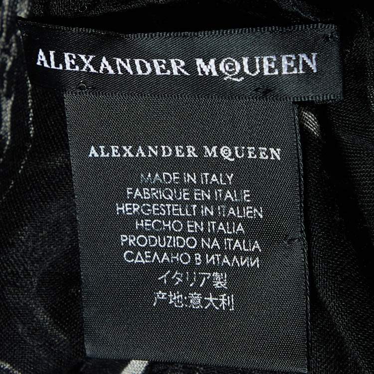 Pre Owned Alexander McQueen Black Skull Print Silk & Modal Scarf