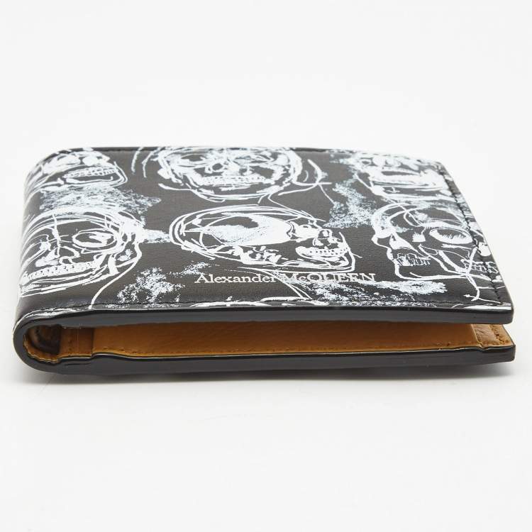 Pre Owned Alexander McQueen Black/White Skull Print Leather Bifold Wallet
