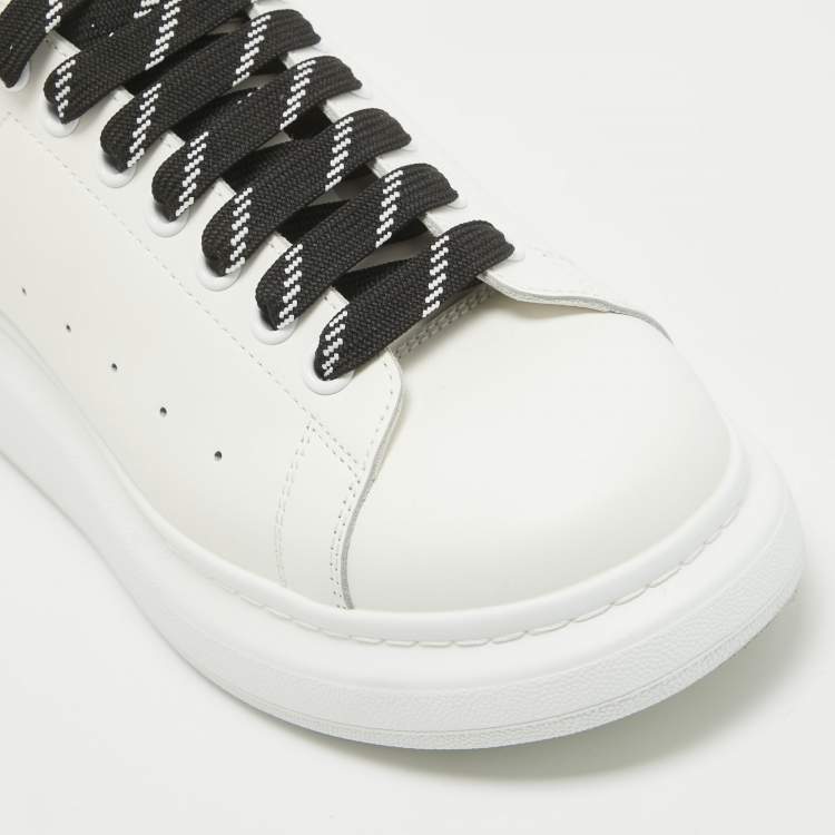مملوكة مسبقًا Alexander McQueen White Leather Oversized Lace Up Sneakers Size 42