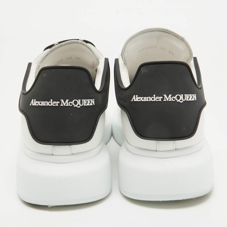 مملوكة مسبقًا Alexander McQueen White Leather Oversized Lace Up Sneakers Size 42