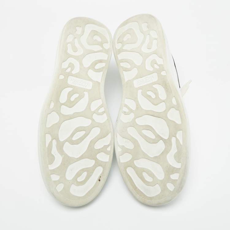 Pre Owned حذاء رياضي أليكسندر ماكوين أبيض/أسود جلد كبير الحجم مقاس 43