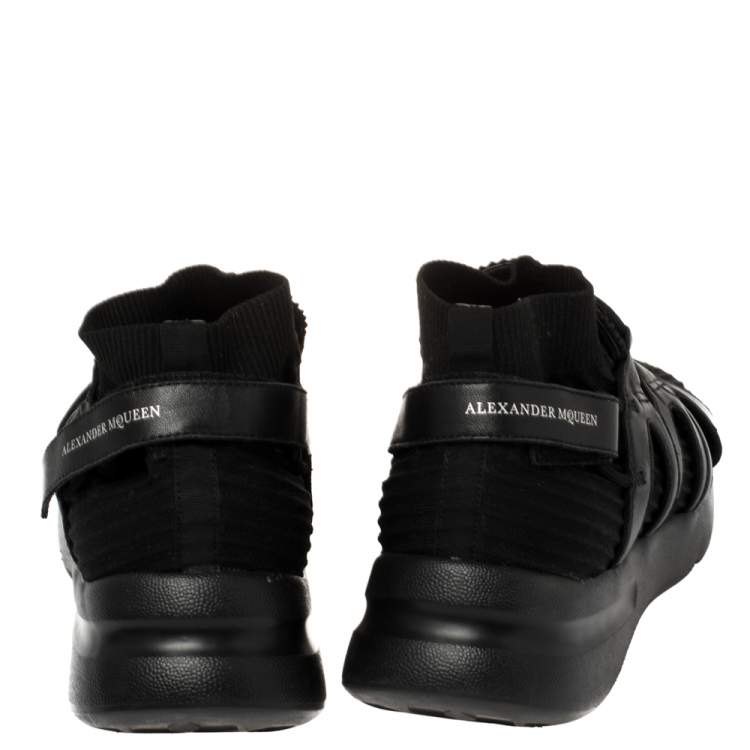مملوكة مسبقًا Alexander McQueen Black Knit Fabric And Leather Oversize Sock Low Top Sneakers Size 42
