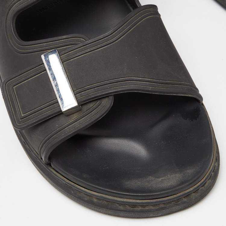 Pre Owned Alexander McQueen Black Rubber Birke Buckle Detail Slide Sandals Size 43
