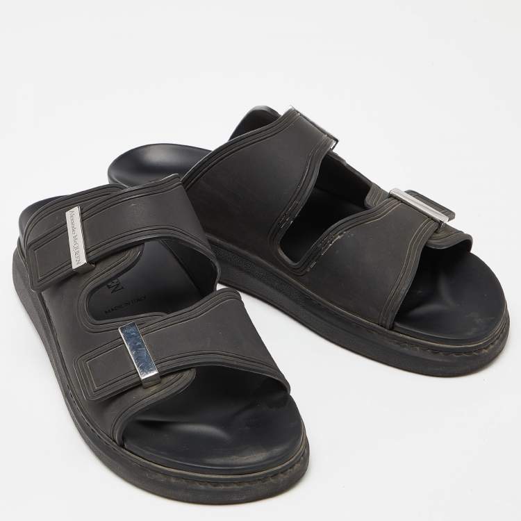 Pre Owned Alexander McQueen Black Rubber Birke Buckle Detail Slide Sandals Size 43
