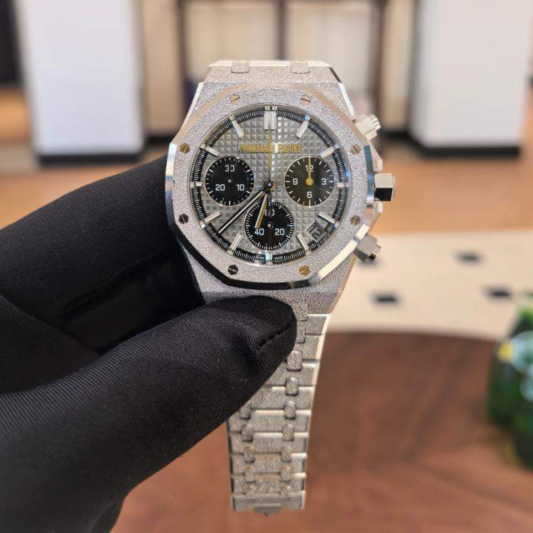 Pre Owned Audemars Piguet Royal Oak 26240BC Frosted White Gold Automatic Chronograph Panda Dial 41 mm