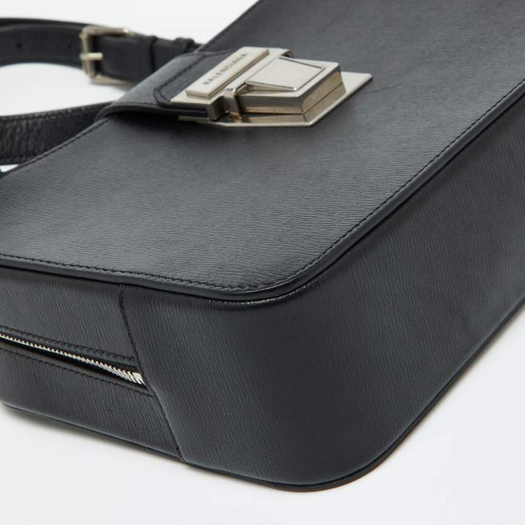 Pre Owned Balenciaga Black Leather Tuck-lock Shoulder Bag