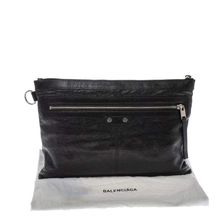 Pre Owned Balenciaga Black Leather Medium Classic City Pouch