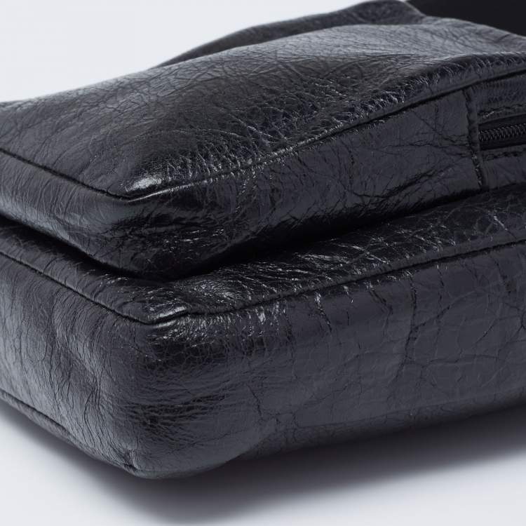 مملوكة مسبقًا Balenciaga Black Leather Explorer Crossbody Bag