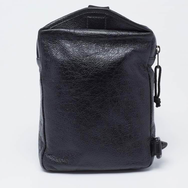 مملوكة مسبقًا Balenciaga Black Leather Explorer Crossbody Bag