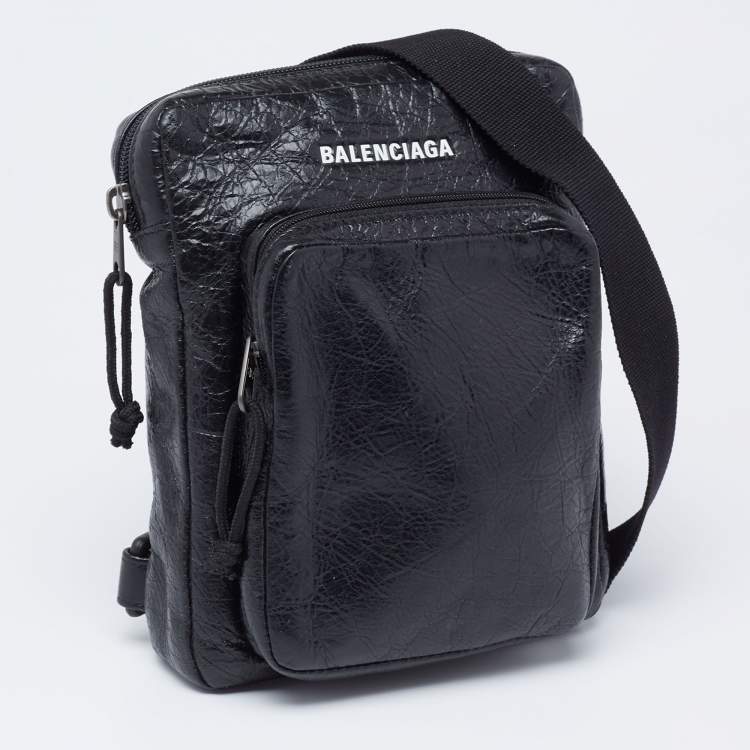 مملوكة مسبقًا Balenciaga Black Leather Explorer Crossbody Bag