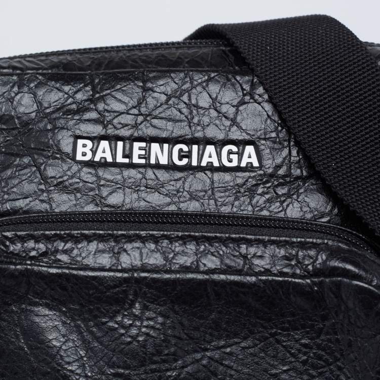 مملوكة مسبقًا Balenciaga Black Leather Explorer Crossbody Bag