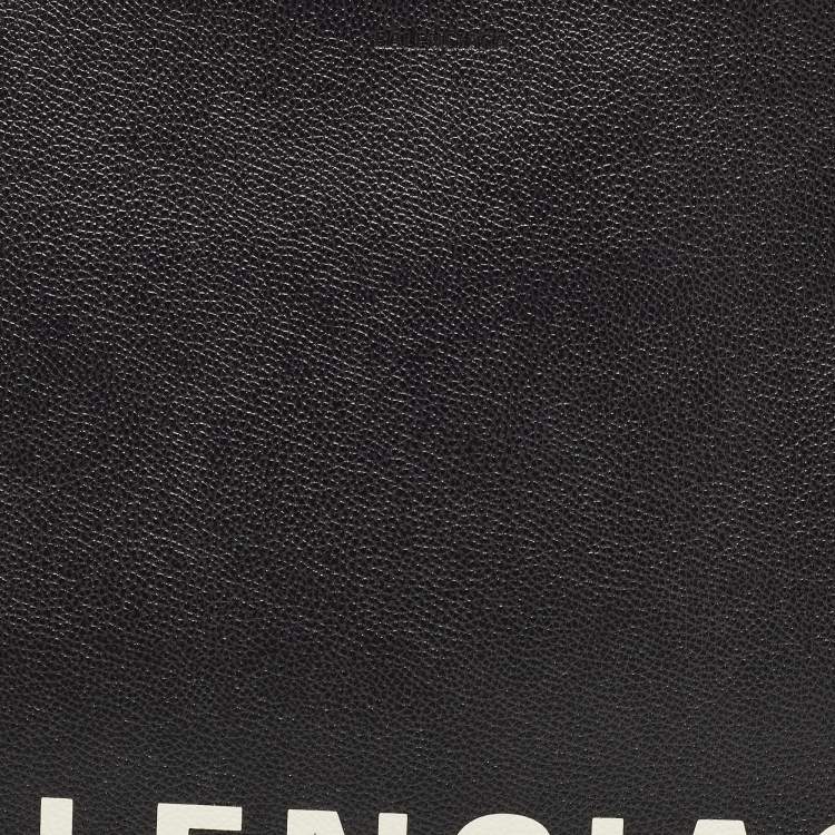 Pre Owned Balenciaga Black Leather Zip Pouch