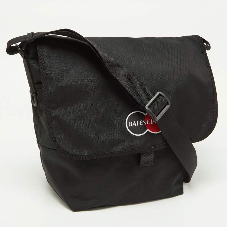 Pre Owned Balenciaga Black Nylon Messenger Bag
