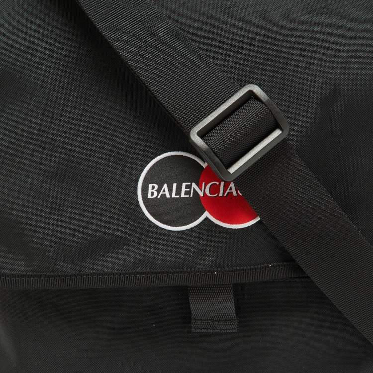Pre Owned Balenciaga Black Nylon Messenger Bag