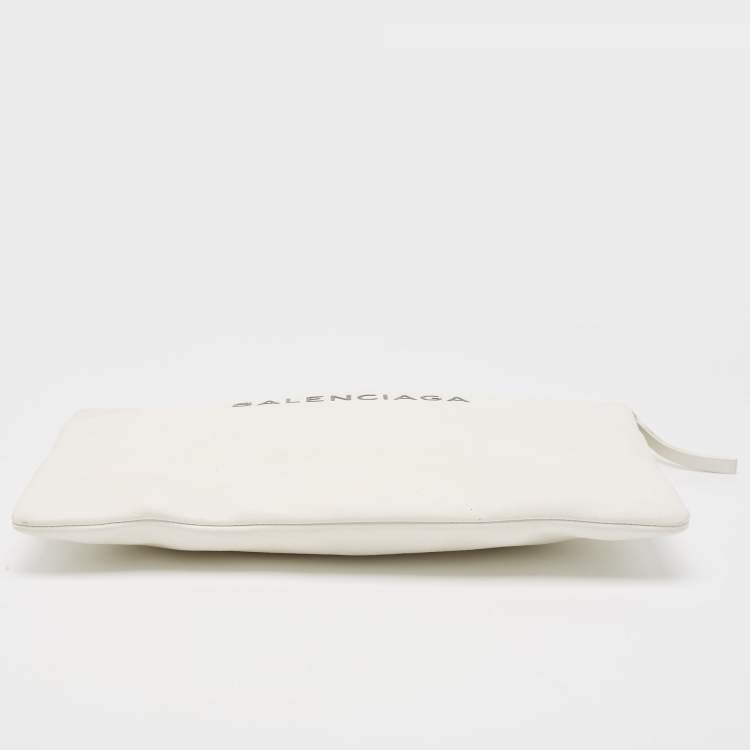 Pre Owned Balenciaga Off White Leather Logo Zip Pouch