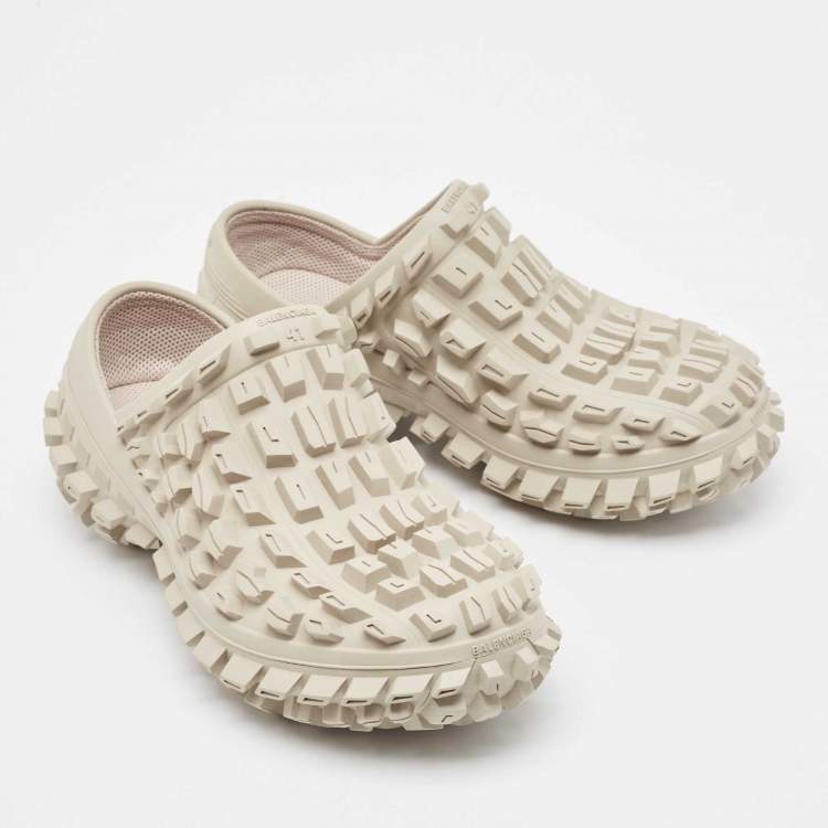 Pre Owned Balenciaga Grey Rubber Defender  Mules Sandals Size 41