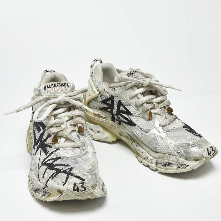 مملوكة مسبقًا Balenciaga Runner Size 43 Black/White Faux Leather and Mesh Lace Up Sneakers
