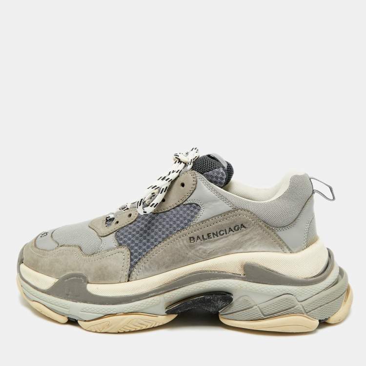 مملوكة مسبقًا Balenciaga Triple S Size 43 Grey Mesh and Nubuck Leather Lace Up Sneakers